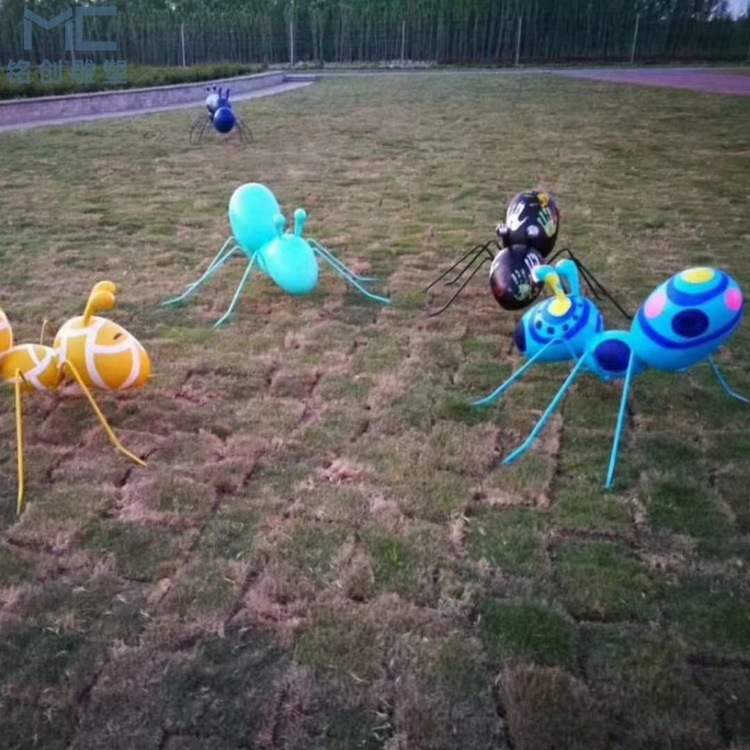 玻璃钢卡通彩绘蚂蚁雕塑定制园林景观动物小品雕塑游乐园景区摆件