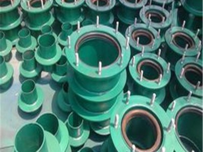 奥鲲厂家供应 柔性密闭防水套管 人防穿墙套管 国标预埋防水套管现货图1