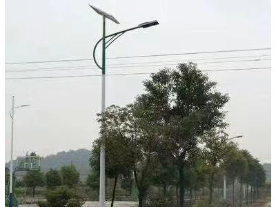 太阳能灯具价格  太阳能灯具安装步奏 LED太阳能灯具 太阳能灯杆高度图1
