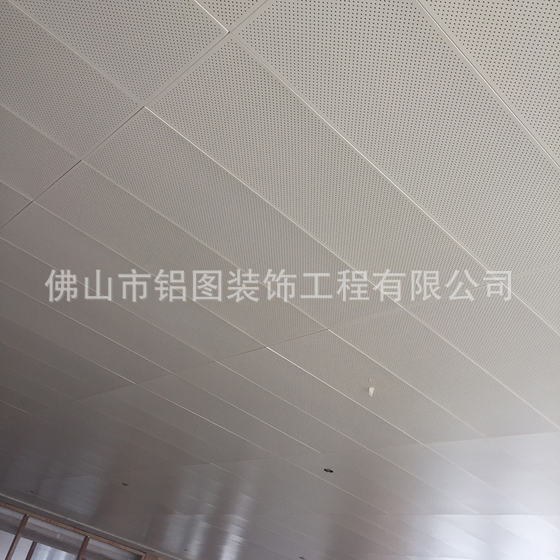 湛江办公楼400*1200mm冲孔铝扣板天花吊顶室内装修白色吸音铝扣板