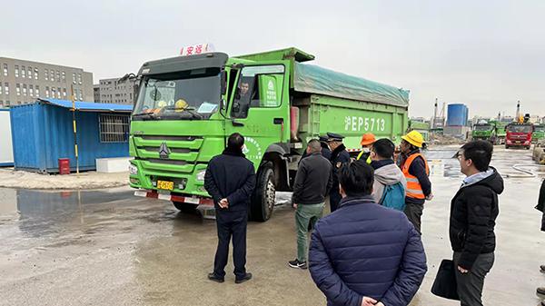 执法现场。本文图片均为 上海市绿化市容局 图