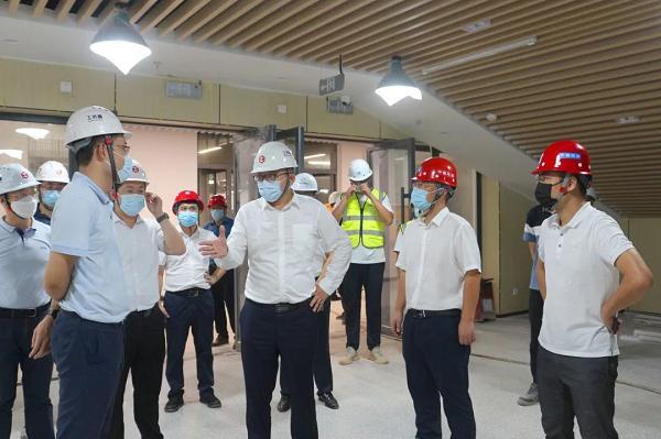 姚亮赴深圳中学初中部改扩建项目调研建设情况