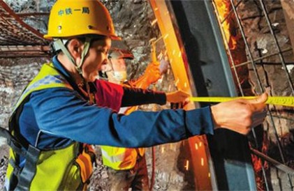 弥玉高速公路登楼山隧道完成总工程量67.5%
