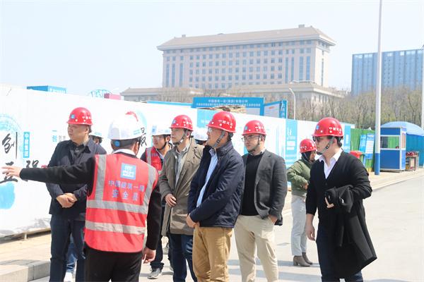 六安市住建局及上海建科集团领导赴中建一局六安农商银行综合办公楼项目考察交流