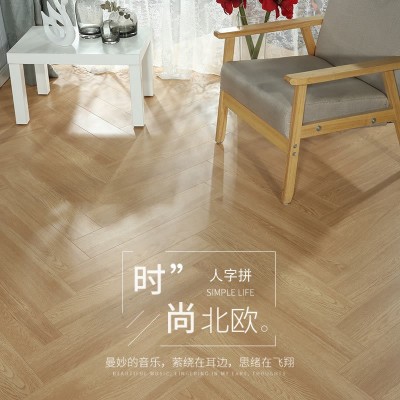 奶油三层人字拼实木复合地板多层锁扣地暖E0耐磨鱼骨拼木地板厂家图2