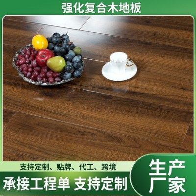 供应强化复合木地板家用镜面耐磨多颜色卧室环保工程金刚板12mm图1