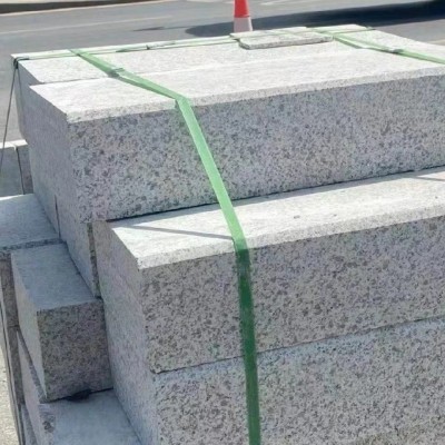 定制花岗岩侧石路沿石芝麻白路牙石广场树围马路街道芝麻灰路缘石图3