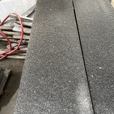 滨州青芝麻灰地铺石火烧板自然面石材园林市政工程图2