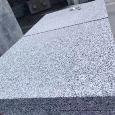 花岗岩石材芝麻白灰黑黄锈石荔枝面广场平侧路沿石园林铺地火烧板图3