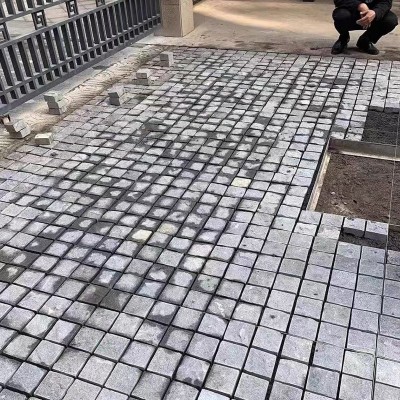 石材芝麻黑火烧面花岗岩自然面弹石小料石中国黑小方块芝麻灰图5