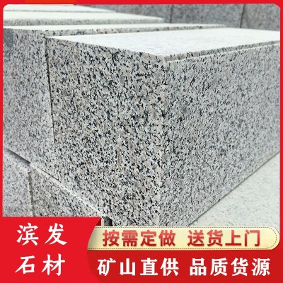 花岗岩路沿石厂家芝麻灰石材火烧面直角路侧石道路工程安装路牙石图1