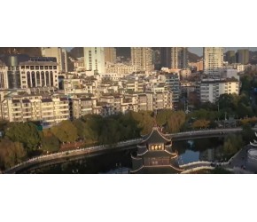 贵州的著名古建筑，建在河中一块巨石上，建筑特色不输黄鹤楼！