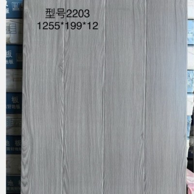 12mm强化复合木地板现货灰色奶油风卧室出租房工程板家用拼接图4